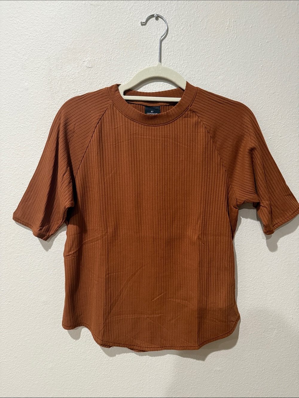 REI Cooperative Ribbed High Neck Outdoor Top Longer Length Short Sleeve Brown Md